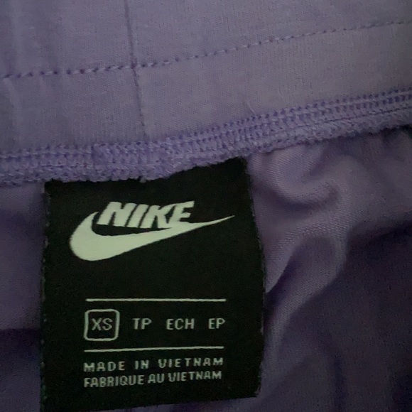2 pair of Nike shorts. 1 Nike air, 1 dri-fit - Picture 4 of 5